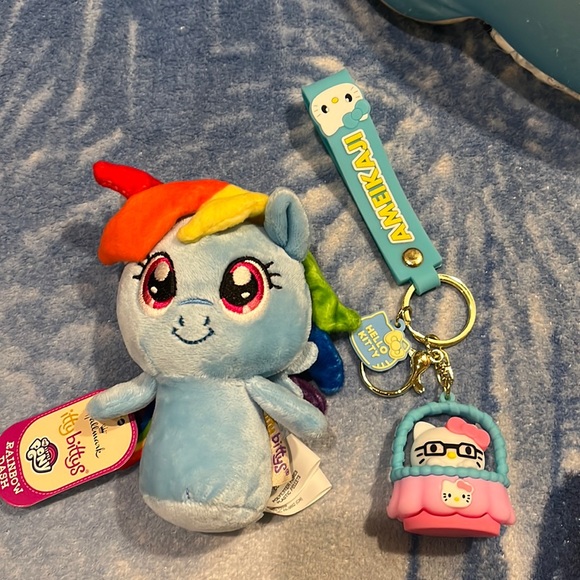 Rainbow dash itty bitty toy and Hello Kitty keychain - Picture 1 of 4